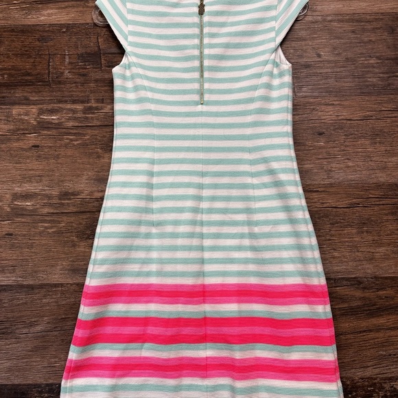 Lilly Pulitzer White and Green Sheath Dress with Bateau Neckline - Picture 2 of 13